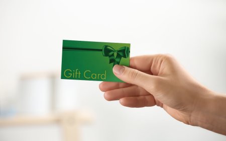 Why Plastic Gift Cards Are Still a Popular Choice in the Digital Age