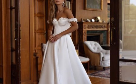 Sunlit Elegance: Choosing the Perfect Bridal Dress for a Summer Ceremony
