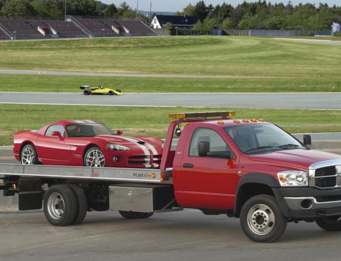 How to Stay Safe While Waiting for a Tow Truck